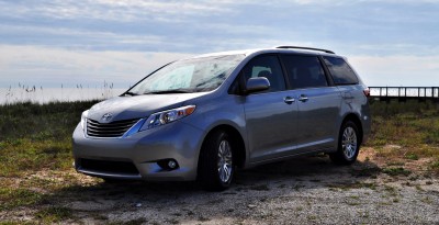 2015 Toyota Sienna XLE 38