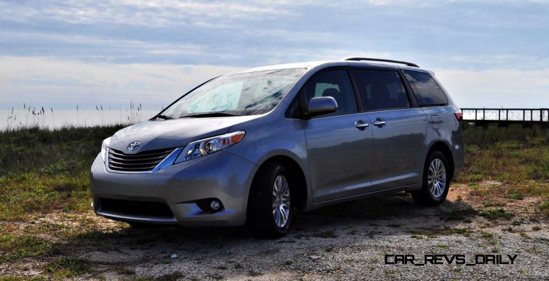 2015 Toyota Sienna XLE 38