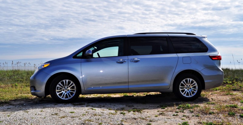 2015 Toyota Sienna XLE 39