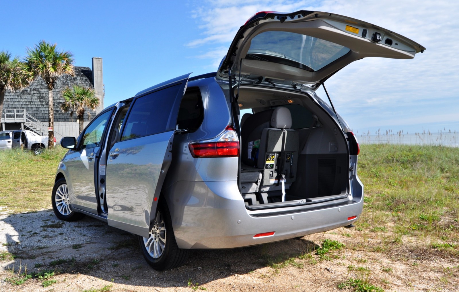 Toyota Sienna 2018 багажник