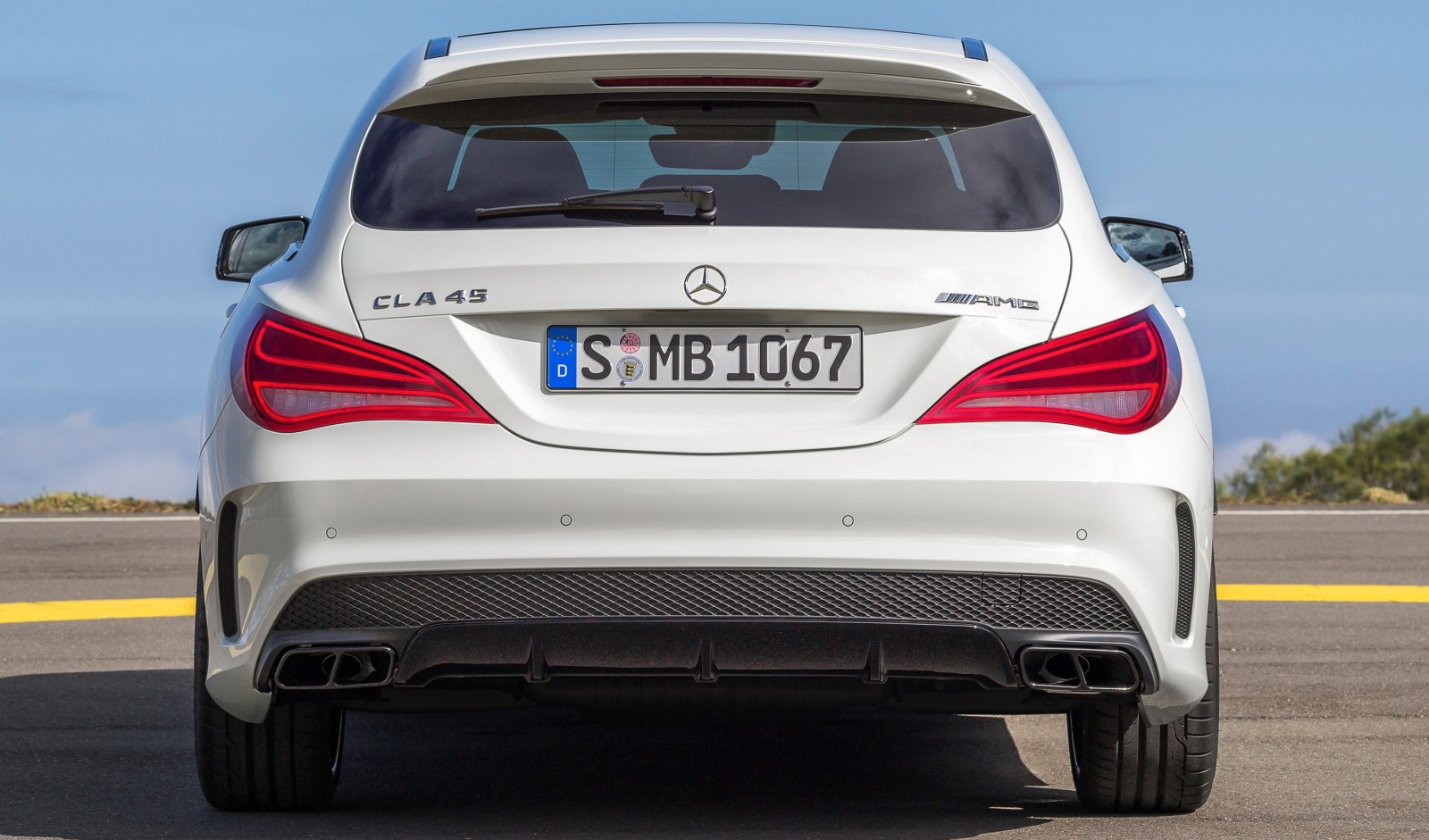 2016 Mercedes-AMG CLA45 Shooting Brake