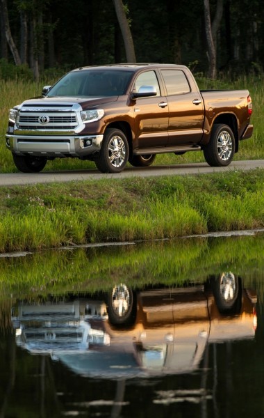 2014_Toyota_Tundra_1794_005