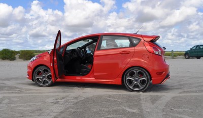 2015 Ford Fiesta ST 32