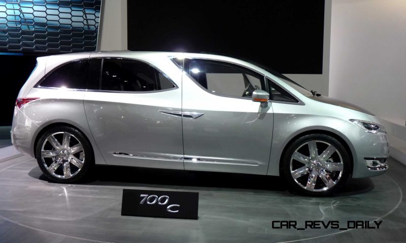 2012 Chrysler 700C Concept 11