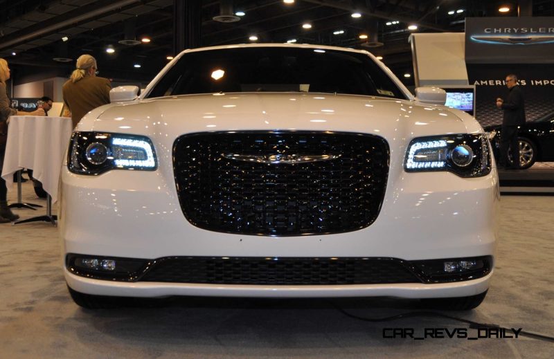 2015 Chrysler 300S 11