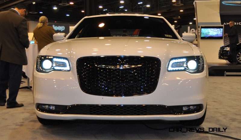 2015 Chrysler 300S 12