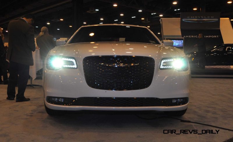 2015 Chrysler 300S 14