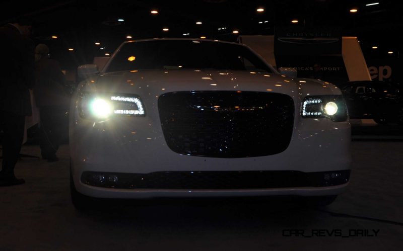 2015 Chrysler 300S 16