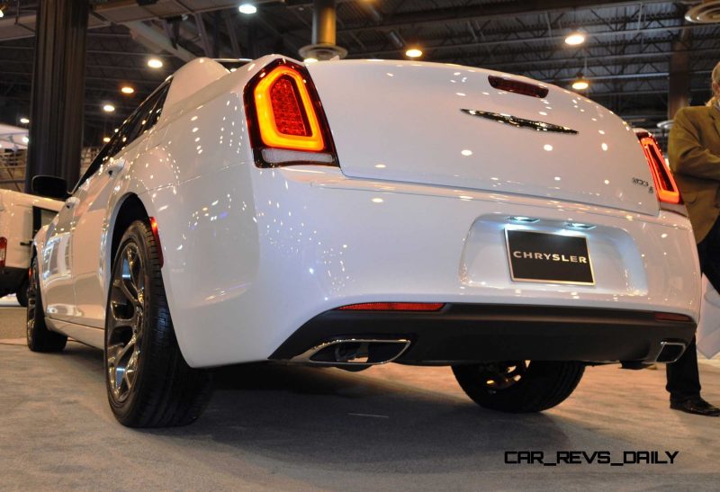 2015 Chrysler 300S 3