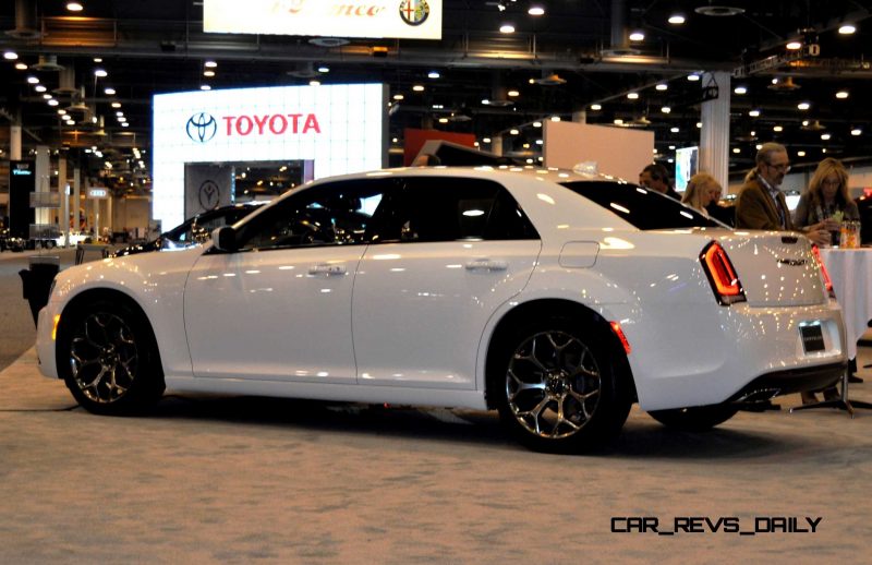 2015 Chrysler 300S 31