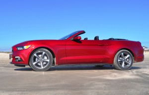 2015 Ford Mustang Convertible  40