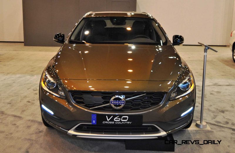 2015 Volvo V60 Cross Country 19