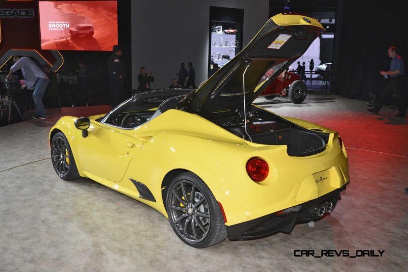 Detroit NAIAS 2015 Showfloor Gallery 34