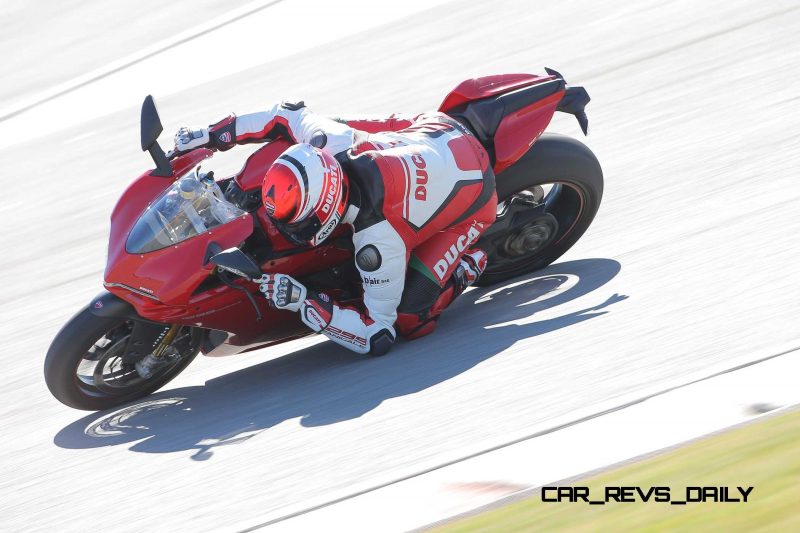 175-1299PanigaleS_Portimao_38