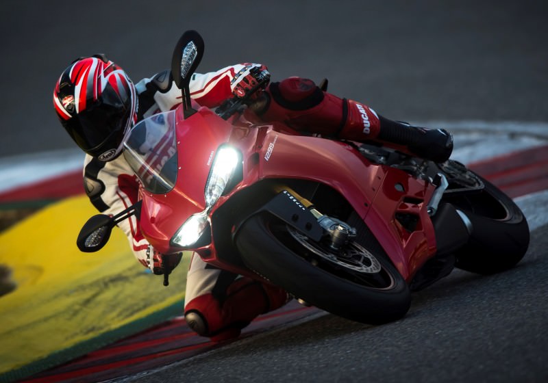 183-1299PanigaleS_Portimao_20