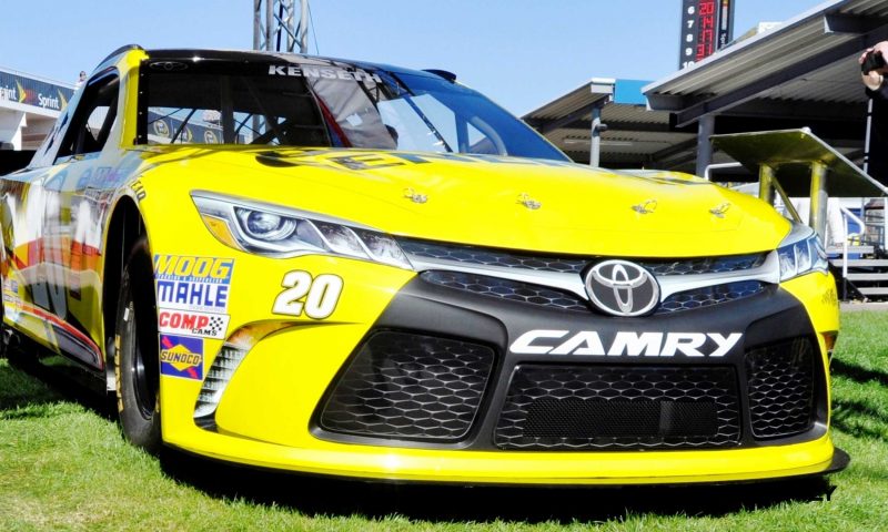 2015 Toyota Camry NASCAR Dollar General 19