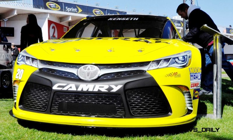 2015 Toyota Camry NASCAR Dollar General 24