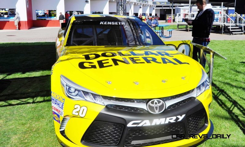 2015 Toyota Camry NASCAR Dollar General 29