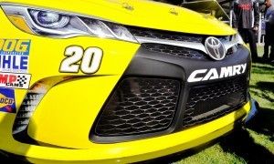 2015 Toyota Camry NASCAR Dollar General 32