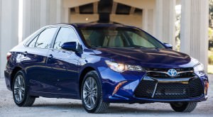 2015 Toyota Camry SE Hybrid Review 1