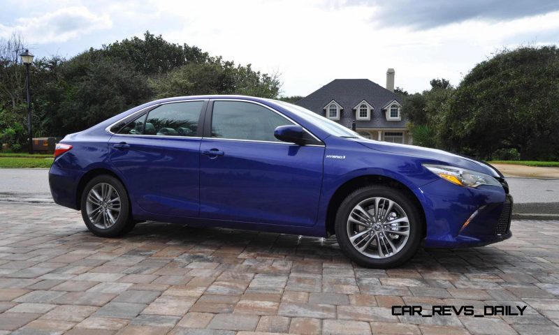 2015 Toyota Camry SE Hybrid Review 10