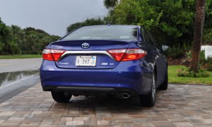 2015 Toyota Camry SE Hybrid Review 11