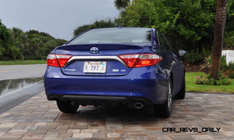 2015 Toyota Camry SE Hybrid Review 11