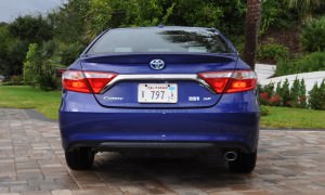 2015 Toyota Camry SE Hybrid Review 12