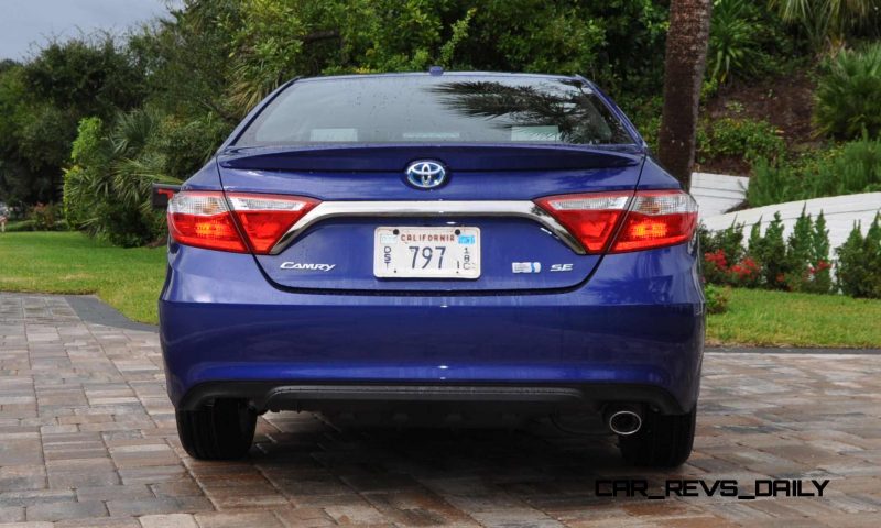 2015 Toyota Camry SE Hybrid Review 12