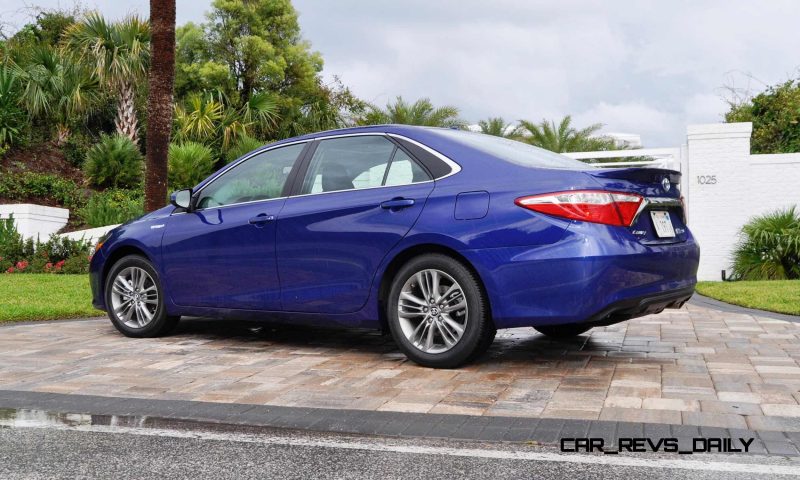 2015 Toyota Camry SE Hybrid Review 13