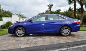 2015 Toyota Camry SE Hybrid Review 14
