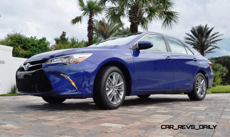 2015 Toyota Camry SE Hybrid Review 15