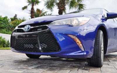 2015 Toyota Camry SE Hybrid Review 16