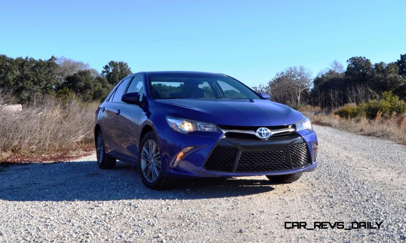 2015 Toyota Camry SE Hybrid Review 17