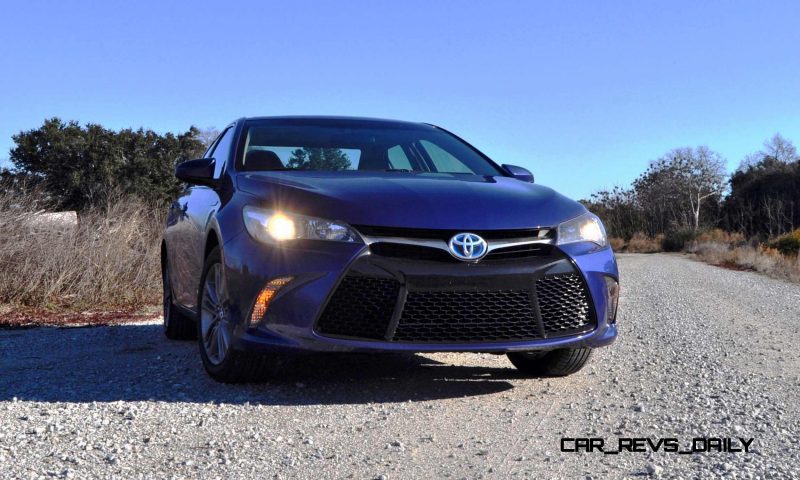 2015 Toyota Camry SE Hybrid Review 18