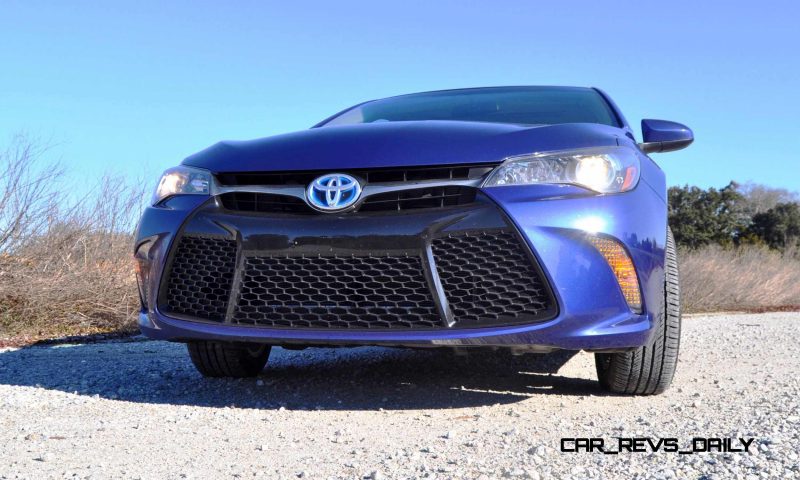 2015 Toyota Camry SE Hybrid Review 19