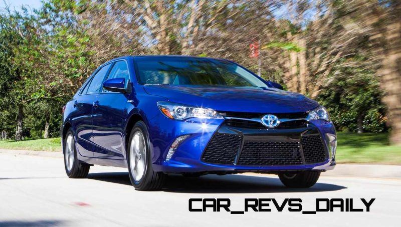 2015 Toyota Camry SE Hybrid Review 2