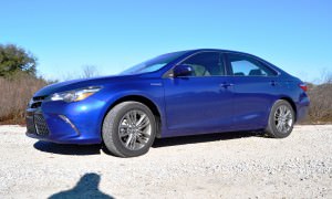 2015 Toyota Camry SE Hybrid Review 20