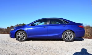 2015 Toyota Camry SE Hybrid Review 22