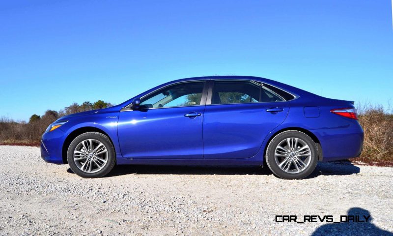 2015 Toyota Camry SE Hybrid Review 22