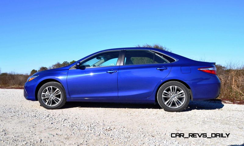 2015 Toyota Camry SE Hybrid Review 23