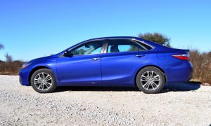 2015 Toyota Camry SE Hybrid Review 24