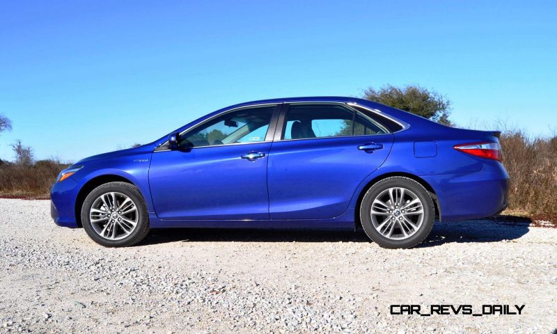 2015 Toyota Camry SE Hybrid Review 24