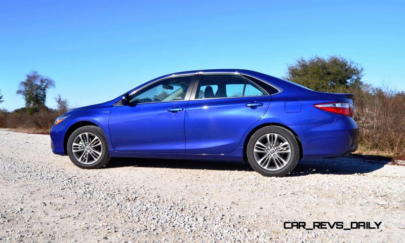 2015 Toyota Camry SE Hybrid Review 25