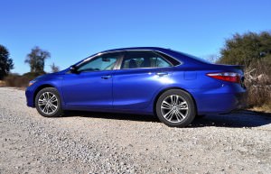 2015 Toyota Camry SE Hybrid Review 26