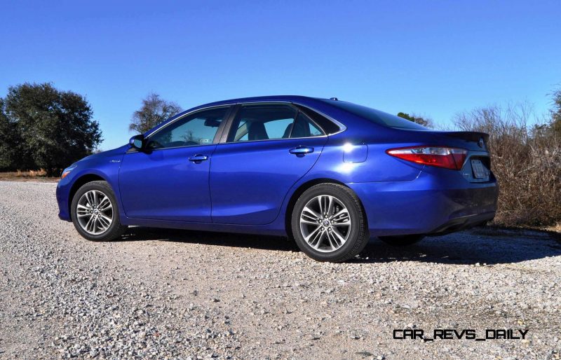 2015 Toyota Camry SE Hybrid Review 28