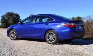 2015 Toyota Camry SE Hybrid Review 29