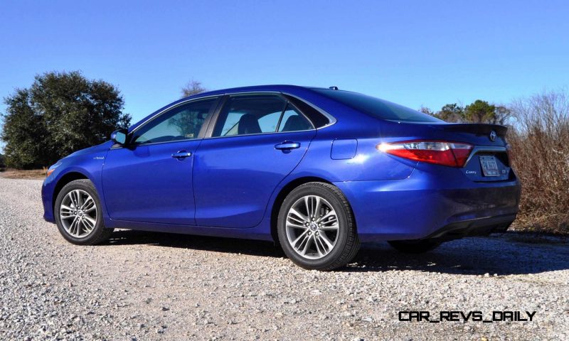 2015 Toyota Camry SE Hybrid Review 29