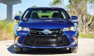 2015 Toyota Camry SE Hybrid Review 3