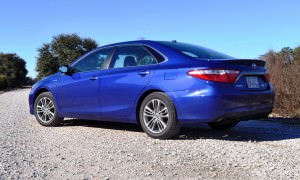 2015 Toyota Camry SE Hybrid Review 30